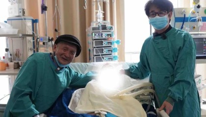 世界杯手机观看-“老太婆走了，以后不可能再有快乐两个字了……”浙江81岁陈老伯在105天跨海探病的坚持后，含泪送别了ICU中的老伴，“她想给我减轻负担”