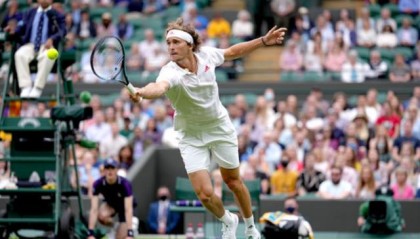 “紫薇”横扫桑德格伦 梅德韦德夫仅丢七局轻松过关