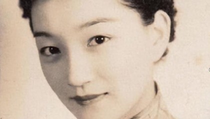 世界杯直播下载-1965年陆小曼病世，翁瑞午的长女见四下无人，迅速解开她的衣扣