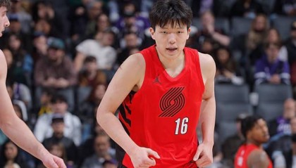 世界杯app下载-拓记：杨瀚森赛前训练加入结合球突破，内容明显更偏向锋线